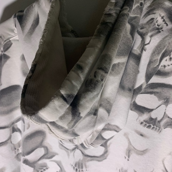 ‼️RARE‼️ Famous stars and straps aop skull print hoodie - Picture 14 of 14